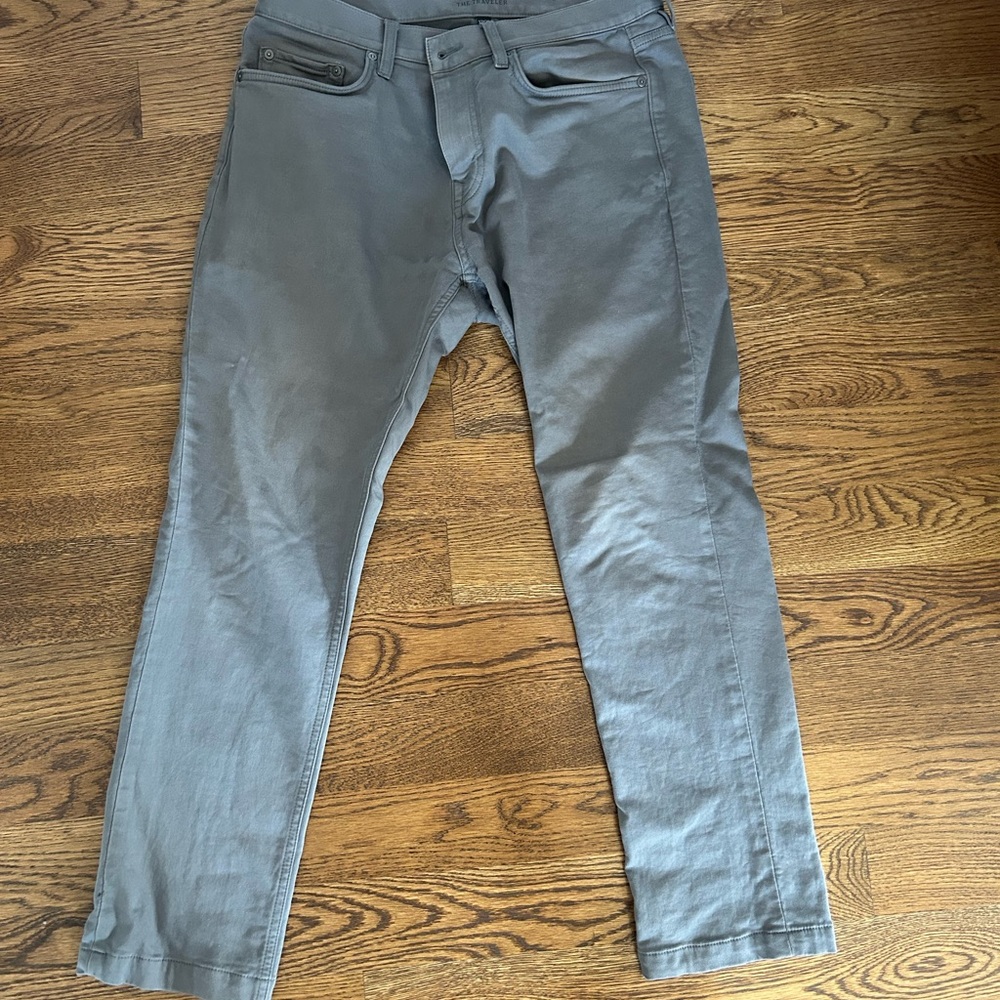 Banana Republic Gray Slim Traveler Jeans: 32 x 30